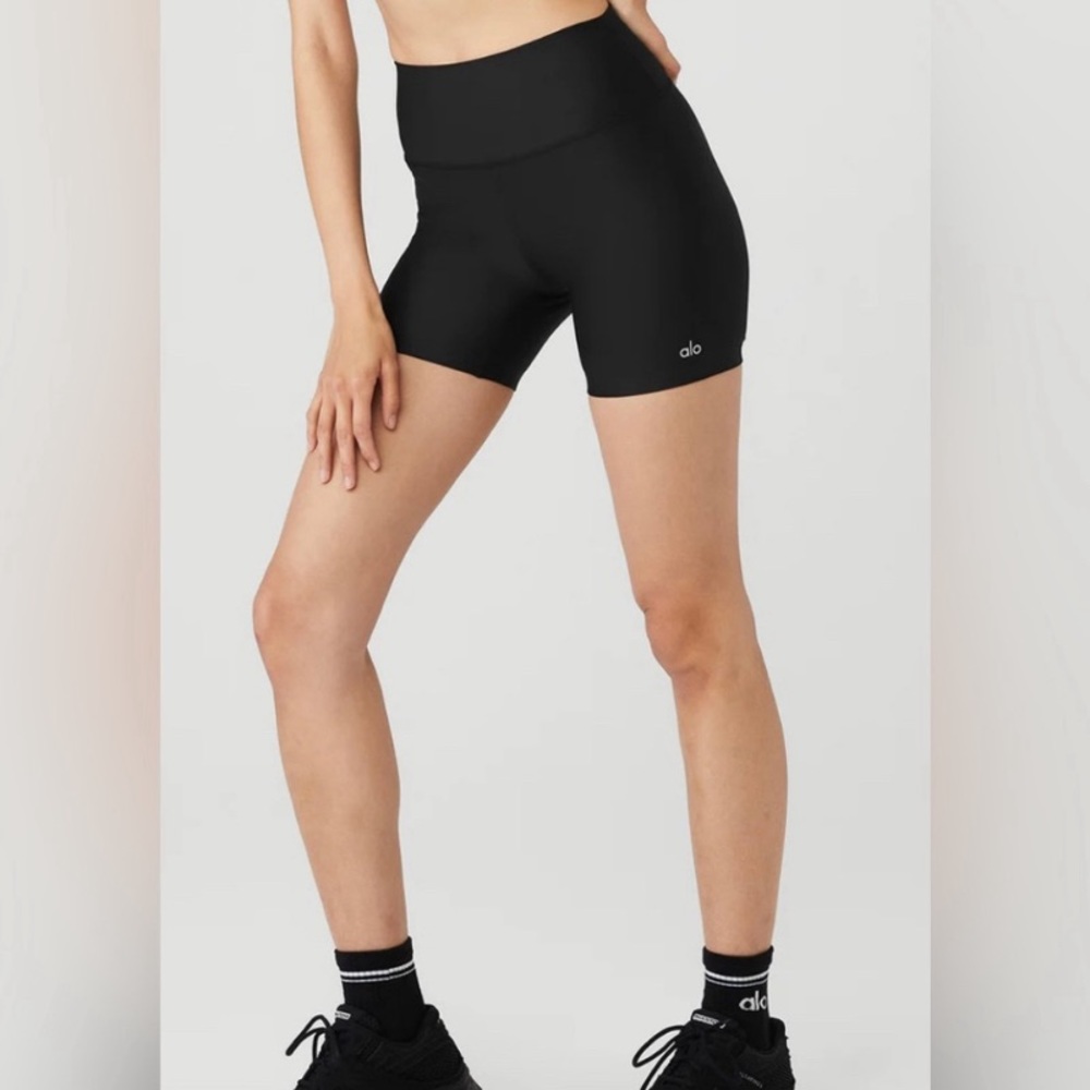 Alo Airlift Energy Shorts 5” Size XS Black